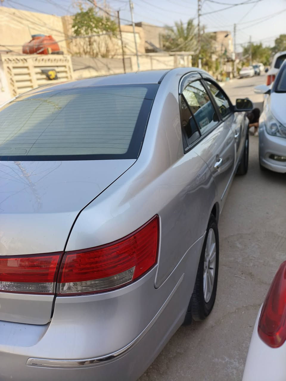 سلام عليكم للبيع سوناتا مقدس موديل 2009سياره جاهزه خير من الله مكينه 2400كير حداديه تبريد ثلج🥶 تخم تاير جديد داخل ماروني مابيه اي نقص رقم اربيل وكاله أو تحويل ماكو مشكله سياره بيه قطعتين بنيد وباب سياره مكفوله من ضربه الداخل  مكان السياره نجف حي الميلاد للتواصل ***********
السعر 96وبيه مجال
