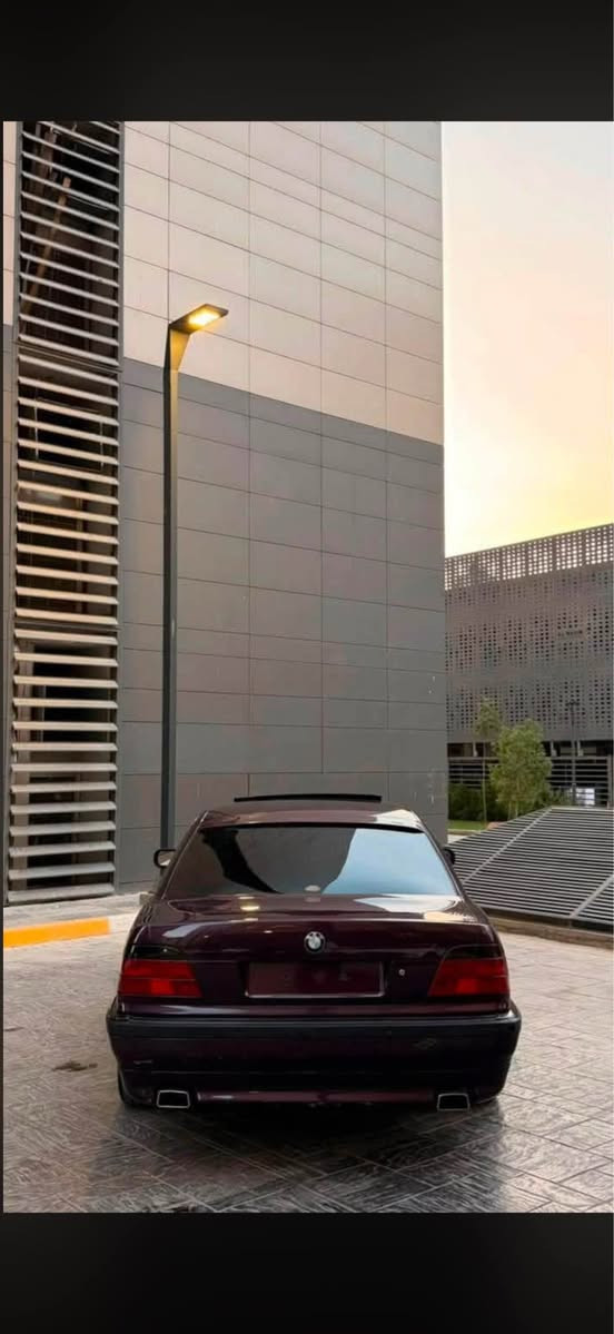 سلام عليكم 
 مراوس فقط حسب القناعه 
بي ام كاسحه 740 v8 1995
كير مكينه تبريد صدر خير من الله 
لون مميز ويل 19 مميز اصلي 
كت M اصلي بلاستك 
  غرفه M 
فول مواصفات  
كشنات كهرباء تدفئه كشنات برده كهرباء 
وباقي المواصفات المعروفه 
سياره كلش حلوه وناصبه شرط صفاحهه موس 
رقم بغداد مكاني بغداد حي الجامعه 
سياره بيهه ملاحظات كلش بسيطه 
  
*********** بغداد, العراق
