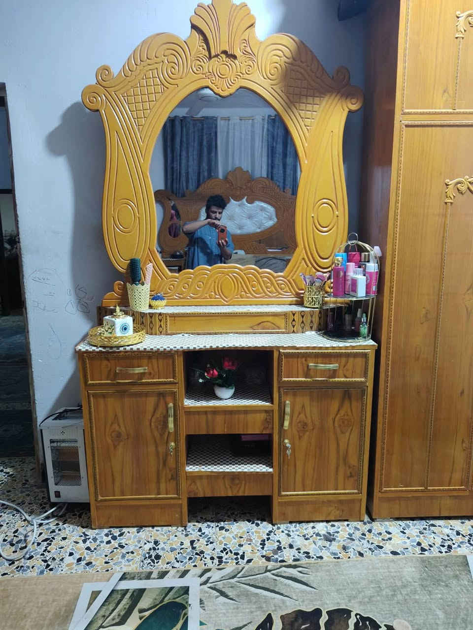 السلام عليكم 
غرفه للبيع بيه بس باب واحد كسر زغير  موضح بل صوره 
السعر ٦٥٠
@إشارة

***********
