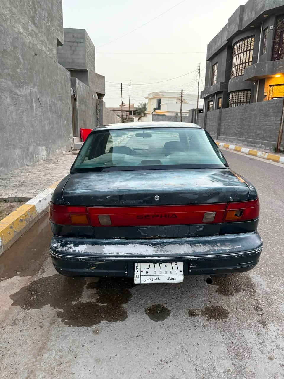 السلام عليكم
سيارة سيفيا موديل ٩٢ رقم بغداد مشروع وطني 
سيارة بيها خويس  والجاملق الأمامي الأيمن مبدل لون نيلي وأنت تفحص وتجيك وتشوف بعينك 
تبريدها كان شغال الصيف الماضي لكن شغلته هذا الصيف يشتغل لكن ماكو تبريد وتركته
سنترلوك  شغال ومسجل بلوتوث 
مكان السيارة أبو منيصير الفارس
للاستفسار الاتصال على الرقم ***********

