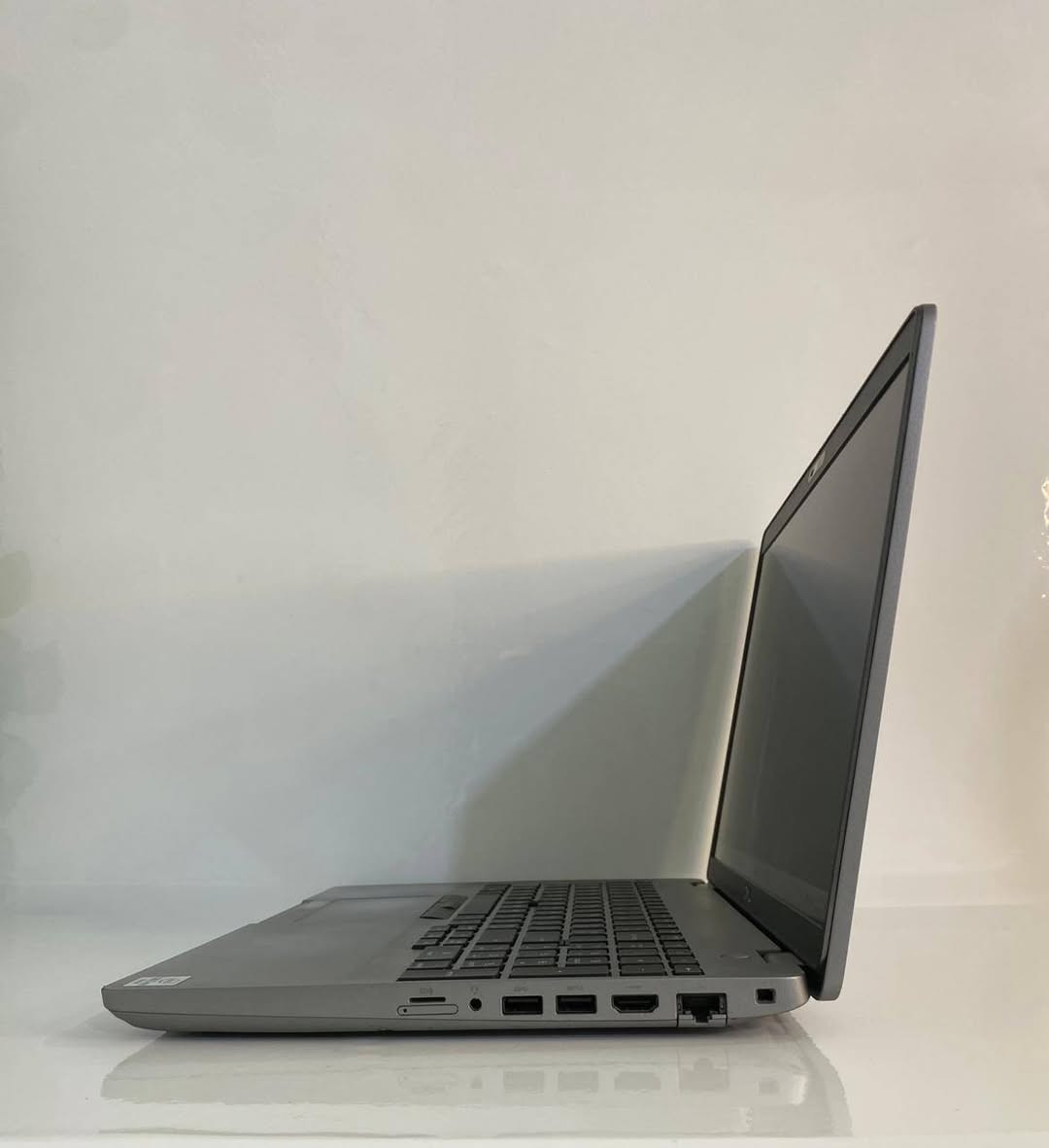 لابتوب Dell Precision 3551 🔥
قوة فئة H ومحطة عمل احترافية 

⚙️ Core i7 – الجيل العاشر H
🧠 RAM 16GB DDR4
💾 SSD 256GB M.2
🎮 NVIDIA Quadro P620 4GB
🖥️ Intel UHD Graphics
📺 شاشة 15.6 FHD

مناسب للهندسة، التصميم، البرامج الهندسية والمونتاج والاستخدام الثقيل.

🎁 حقيبة لابتوب + شاحن لابتوب + ماوس + ماوس باد

🔧 فحص كامل قبل الإرسال
🛡️ ضمان 7 أيام عند وجود خلل مصنعي
🚚 التوصيل متوفر إلى جميع المحافظات

📍 بغداد – الأمين الثانيه 
📱 للتواصل واتساب: ***********
السعر 600 الف
