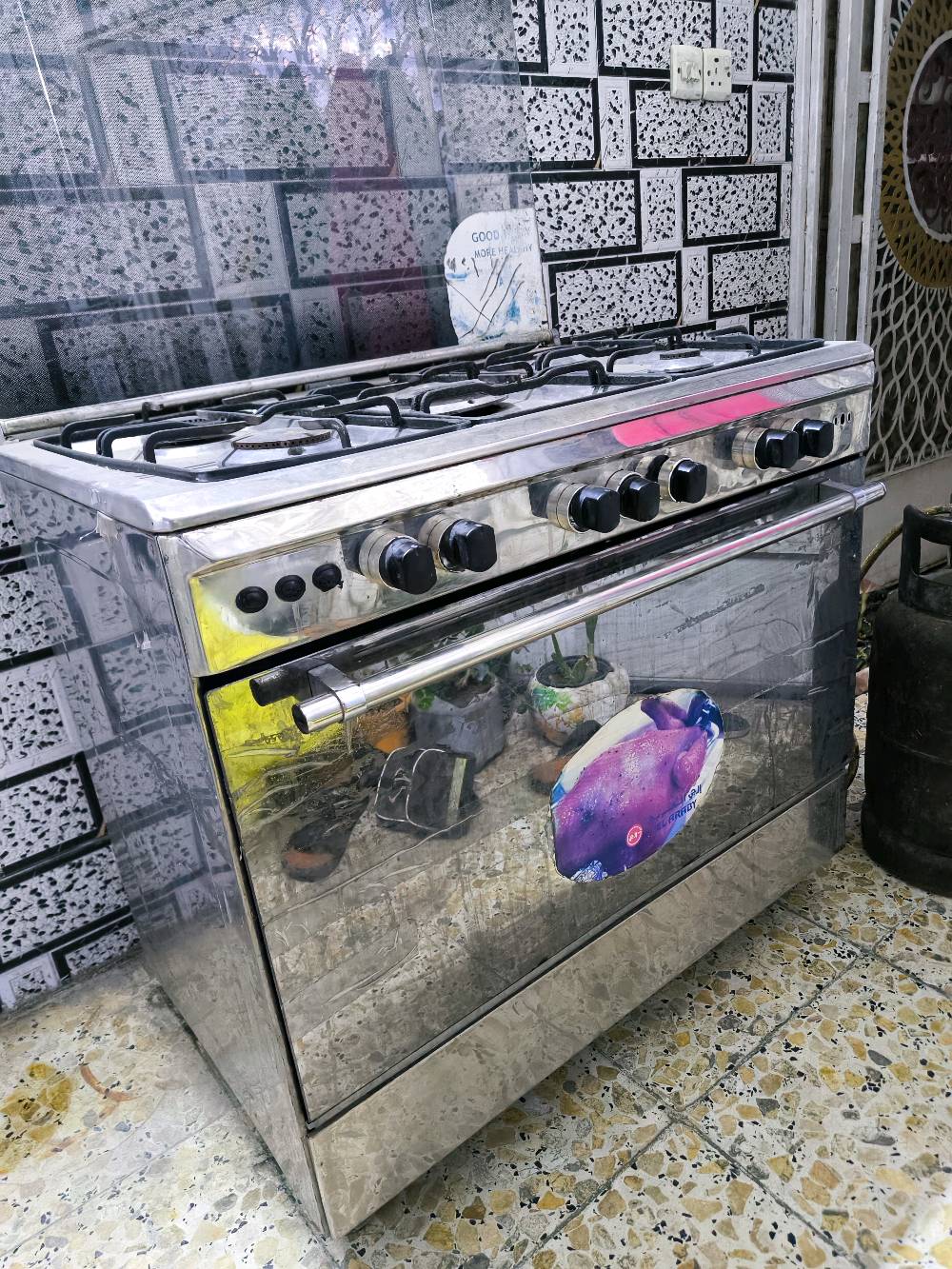 طباخ ال جي العربي نضافة 90%
 الفرن والعيون شغالين100%: 
بغداد مدينة الصدر