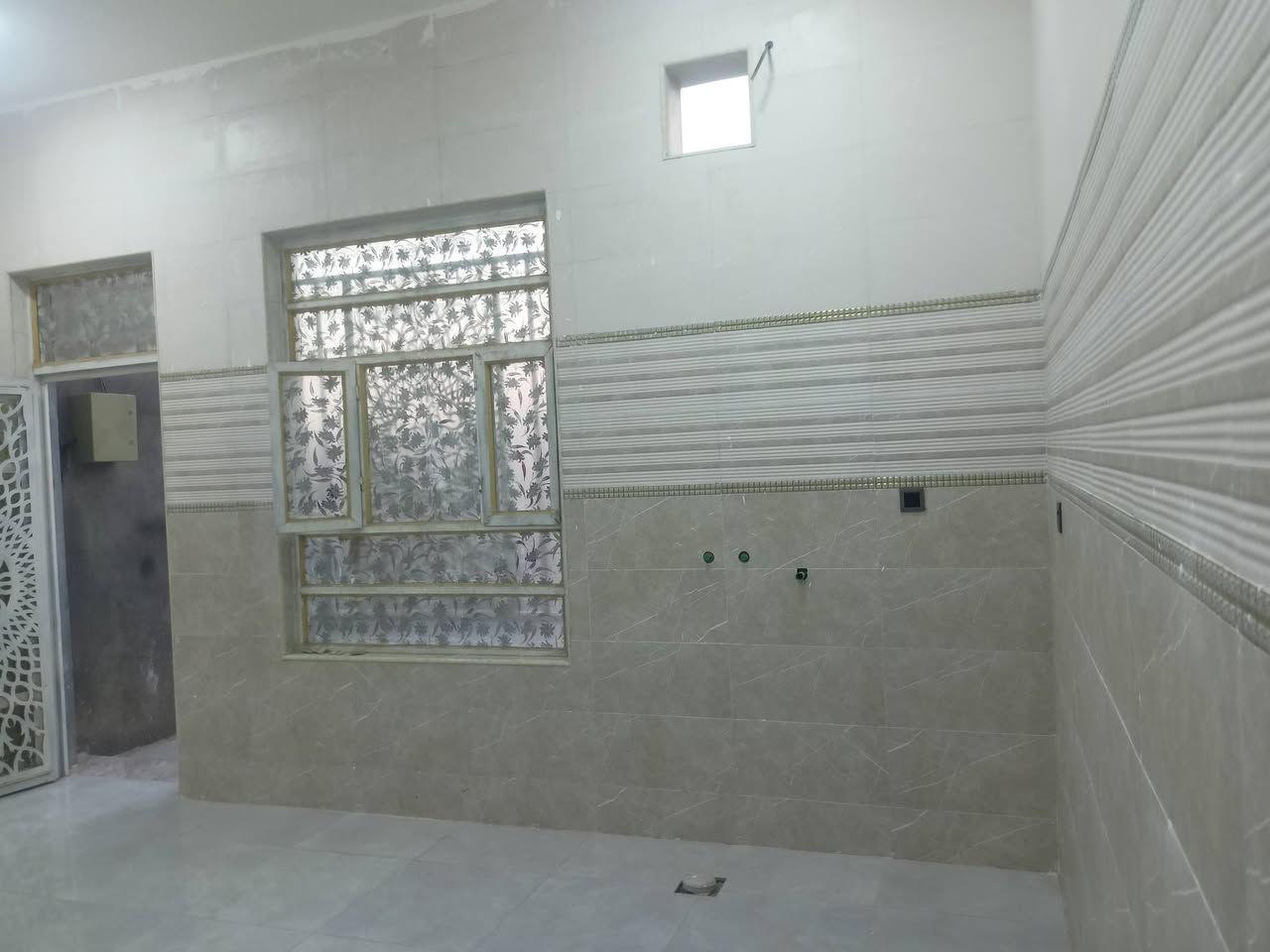بيت زراعي • قرب السجن الاصلاحي • ٢٠٠م