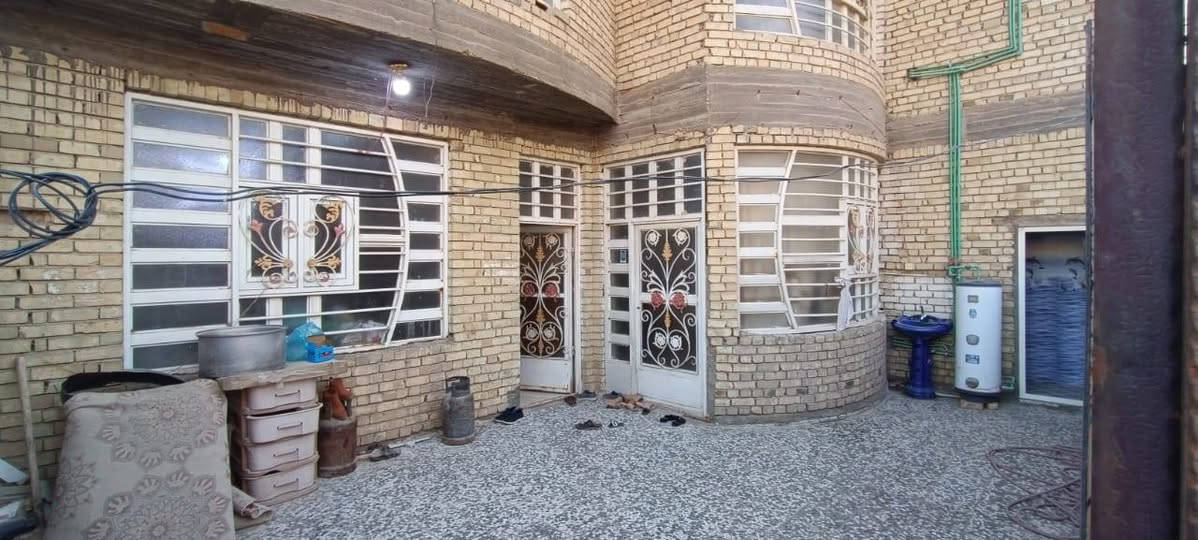 بيع مستعجل
السعر: 115مليون وبيه مجال

بيت 200م٢  طابقين واجهة 10ونزال20

الطابق الأول استقبال 7.5*4.5 ومطبخ 6*5وصالة7*5 وغرفة6*4 وصحيات داخلية وخارجية وطارمة

والطابق الثاني 3غرف سويتات وصالة وبيتونة بكد الصالة الجوه  وسطحين
العنوان: النجف/سايدين المطار الجديد الشارع الي بعد قاعة الياسمين للمناسبات/قبل شارع علكم

للإستفسار الأتصال

‏‪***********‬‏

***********
