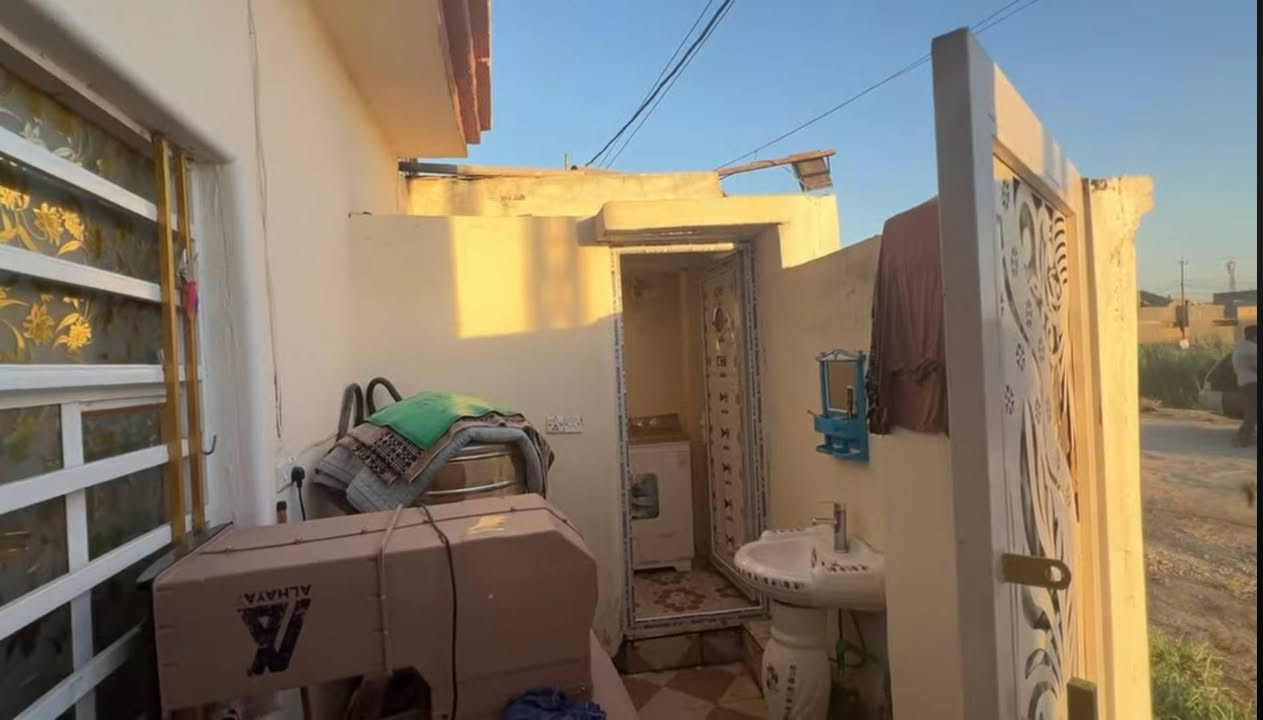 سلام عليكم اخوان
بيت مساحه 100 متر عشارع  ركن
غرفه ومطبخ وصاله وكلدور مجمع صحيات داخل البيت وخارج البيت بيت نضيف ومرتب طابو زراعي سند 25 تحويل مباشر ابسم المشتري  عنوان تقاطع العلويه شريفه سعر مناسب جداا #الاستفسار ***********
