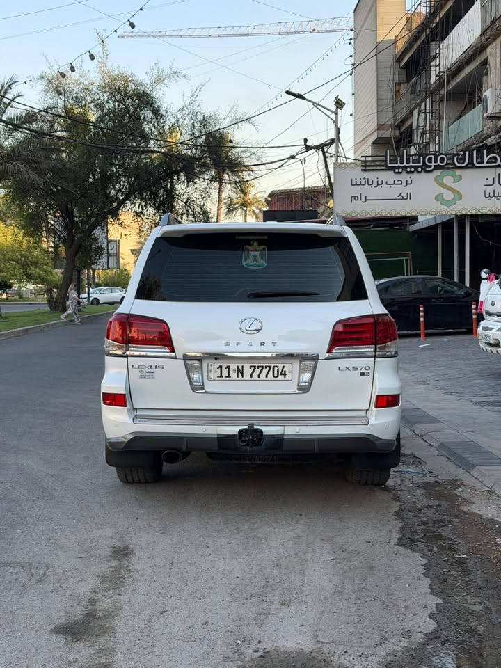 � لكزس LX570 SPORT موديل 2015 🤍🔥
✨ المواصفات والتجهيزات:
• محرك 5.7 V8
• دفع رباعي 4×4
• فئة SPORT
• رادار أمامي وأنظمة أمان ومساعدة بالسياقة
• تشغيل بصمة / زر تشغيل
• دخول ذكي بدون مفتاح
• مقاعد كهربائية
• تبريد وتسخين المقاعد
• ذاكرة للمقاعد
• دركسون كهربائي
• فتحة سقف
• شاشات وملاحة
• كاميرات 360°
• حساسات أمامية وخلفية
• تحكم بالمقود
• مثبت سرعة
• تحكم بالمكيف للمقاعد الأمامية والخلفية
• ستائر خلفية
• باب خلفي كهربائي
• إضاءة LED
• جنوط SPORT
• داخلية فخمة وواسعة
• لون أبيض لؤلؤي 🤍

للاستفسار _***********
�
