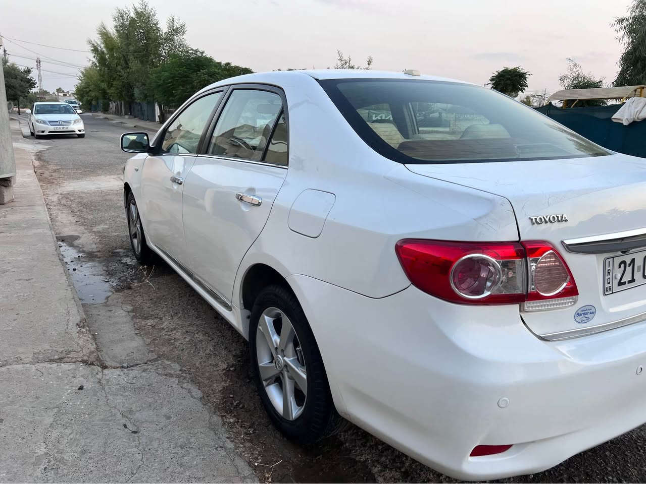 بەناوی خوا تویتا کرۆلا مۆدیل ٢٠١٣ مەکینە گەورە مواسفات کوشن جلد و ناو فۆرمیکا و گیچ شەمعە و ڤۆلیۆم بیدلاد ناو قەیسی  بەناوی خۆمەوەیە هەموو شتیکی تازەیە بیتاقەی بەنزینی هەیە پارچەیەکی بۆیاخە قرچیکی بچوکی هەیە نرخی ١٢٥ گلاو معمالەیە برایانە *********** شمشمل, السليمانية
