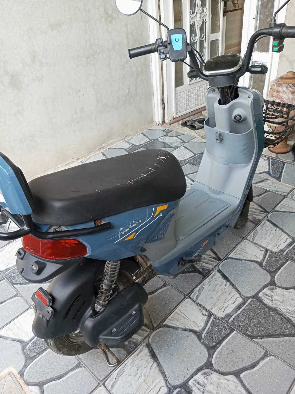 ماطور شحن نضيف حجم 16شغال 4بطاريات 
سويج 1بصمه كارت اشاير لايت هورن.كله شغال شرط السعر 350بي مجال موصل حي السماح/***********
