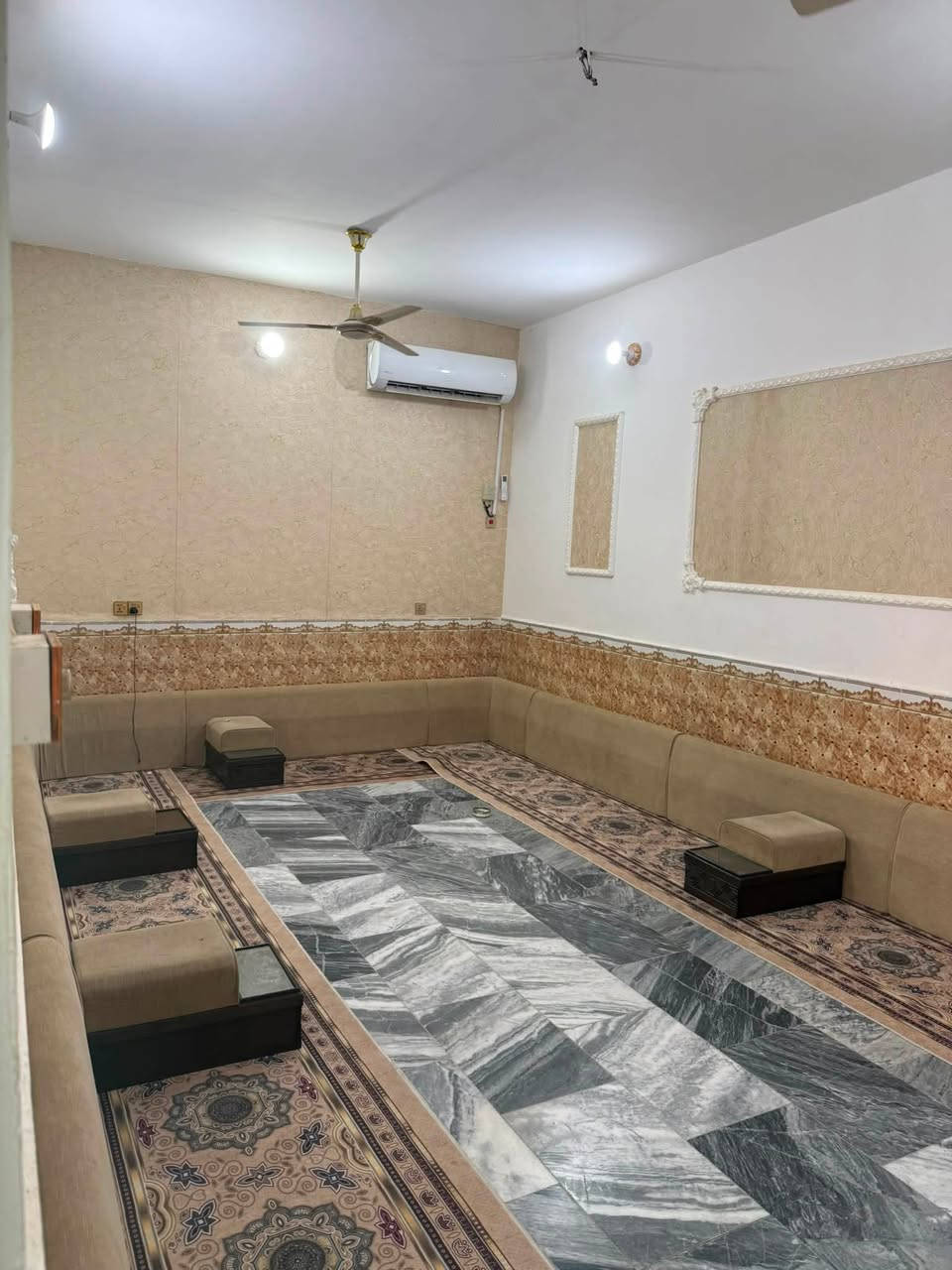 بيت طابو صرف للمراوس او للبيع 200متر بالسكان الصناعي حي الاسره 
على ساحه بيت طابوق وصب وبناء حديث 
السعر 135وبي مجال 
التواصل خاص وع الرقم
***********
