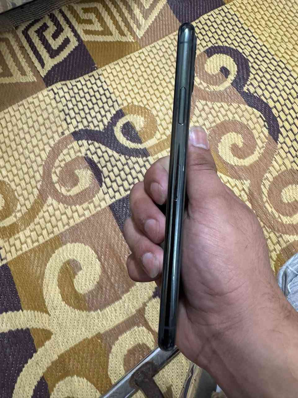 آيفون ١١ برو ماكس • ٢٥٦ • بطارية ٩٣