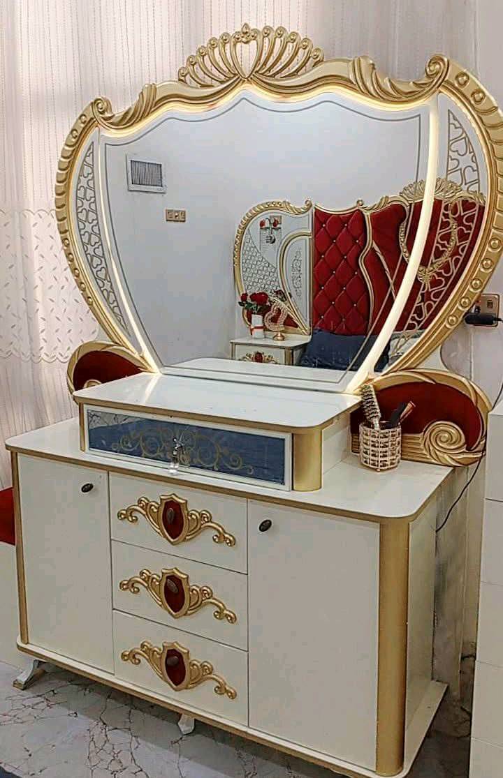 غرفه مستخدمه نضافه 98٪ متكونه من 9 قطع بـ 750 وبيها مجال