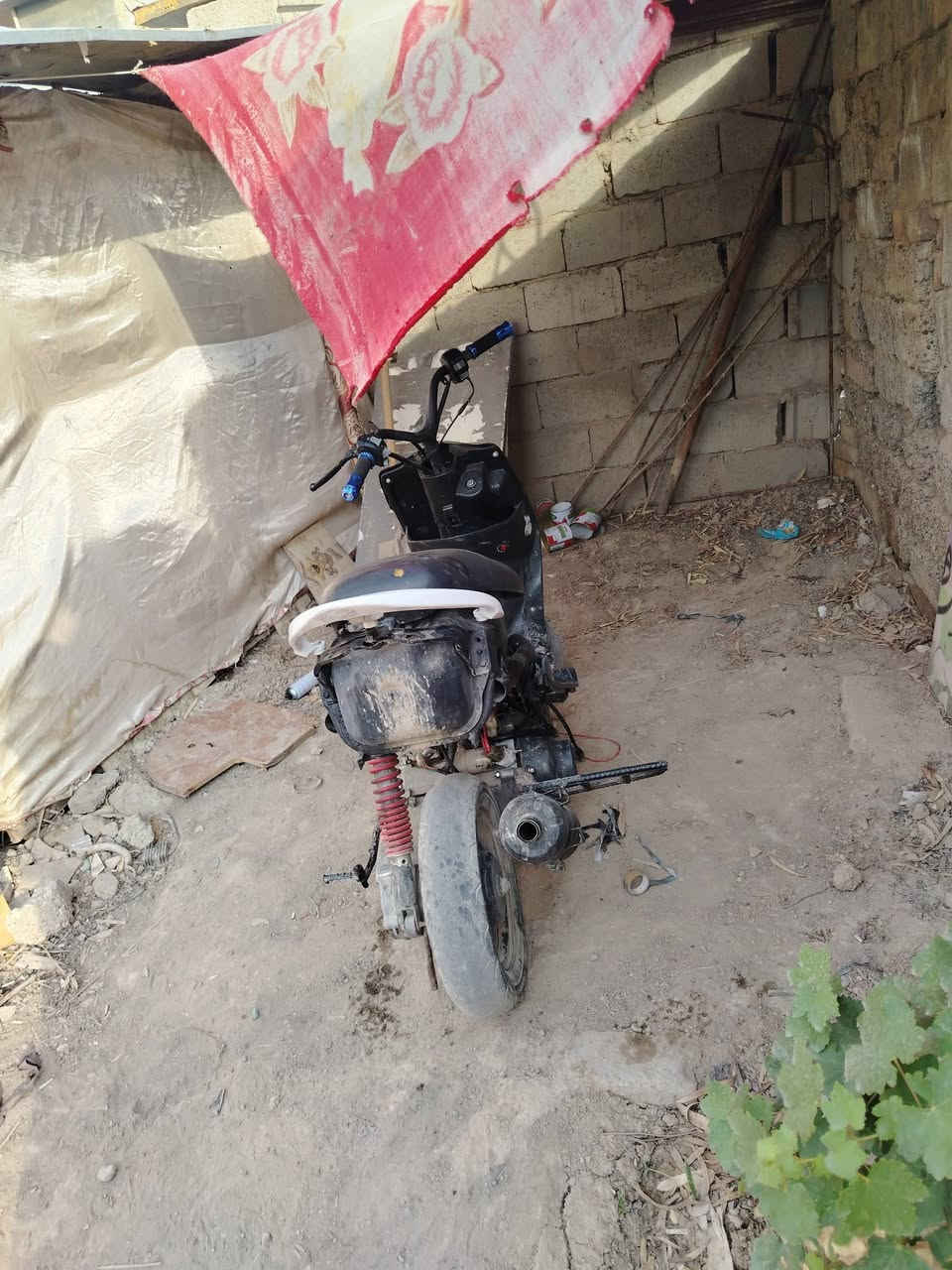 سلام عليكم درجة ماكس عدلة كفراتهة كاملة  شغالة   سعر 275.بيه مجال +
***********
