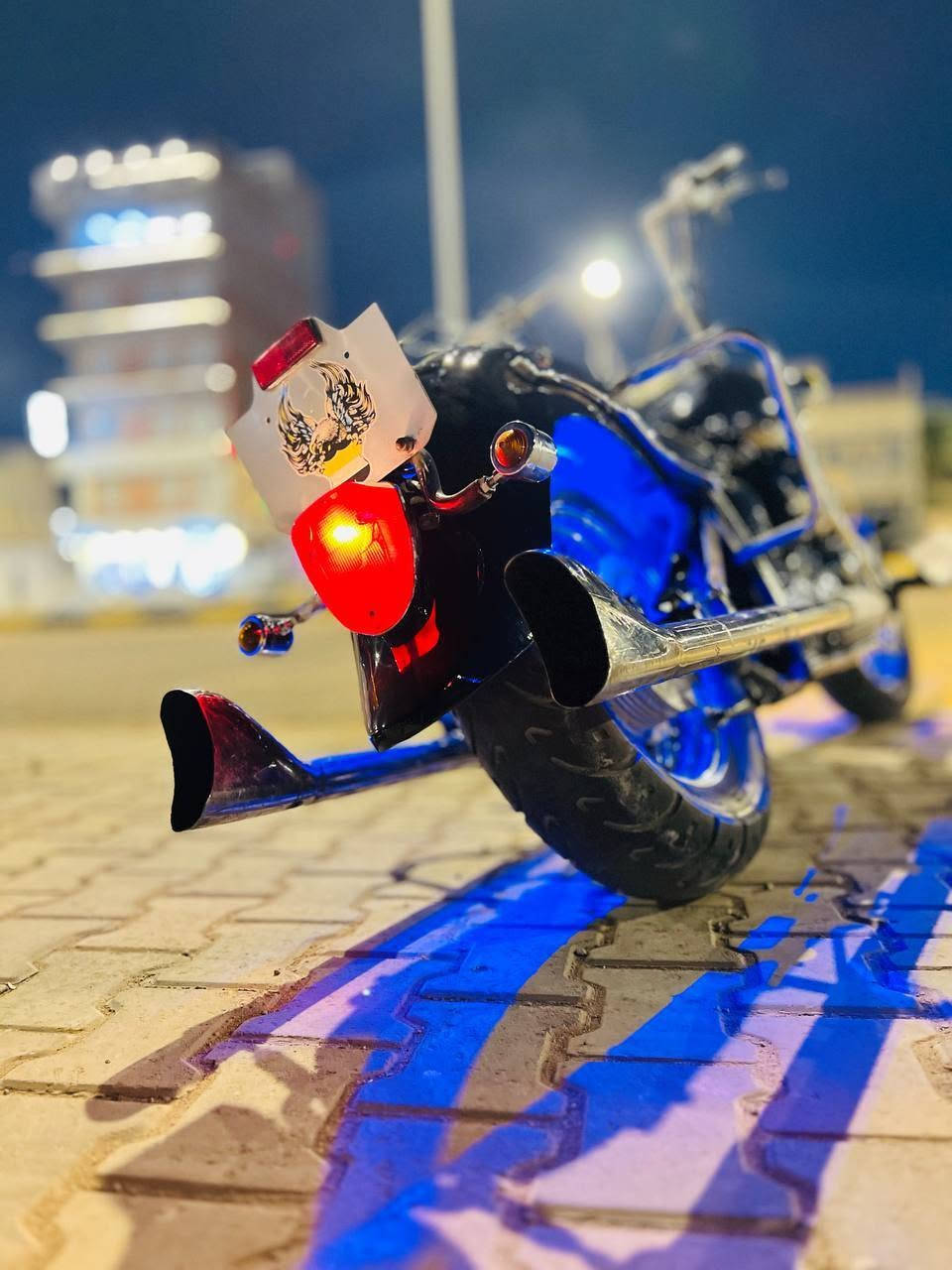 يالله السلام عليكم شباب دراك ستار 400cc
للبيع دراجه كامله ماناقصه اي شي اوراق  شوفه عينك 
1صالنصات يمنه ويسره 
2 لايت زنون عالي 
3 لون الدراجه بليل اسود بالنهار نيلي شذره تخبل
4كهربائيات كامله 
5 شي على شي دراجه ماناقصه اي شي فقط الدشلي مال السرعه 
ملاحضه اللون الازرك هذا لاصق شوكت متحب تغيره او شلعه ينشال 
السعر المطلوب 12$  مع مجال قليل ***********
