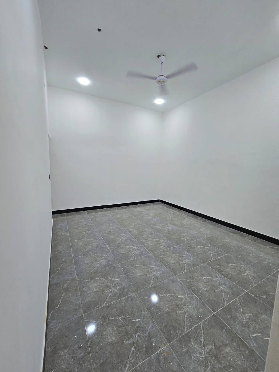 يتوفر الدينا بيوت للبيع في ابي الخصيب حمدان قريب من*********** شارع مركز حمدان طابو زراعي عراقي سند 25وكله ونسخه من طابو مباشر تكاتب معا ابو طابو عراقي موجود يتوفر الدينا اكثر من 5بيوت مساحات البيوت 150م مربع كل بيت يحتوي على 2غرف منام وصاله اوديوان أو مطبخ وكراج وحديقه بيت بناء جديد شغل دراجة أولى جميع الخدمات منطقة متكاملة السعر البيت الواحد 85مليون أو وقابل للتفاوض مكان كلش حلوة على شارع تبليط 10م بيوت جاهزات للسكن تسليم مفتاح فول مواصفات مدارس سوق اومصتوصف إلا ستفسار رقم الهاتف ***********

