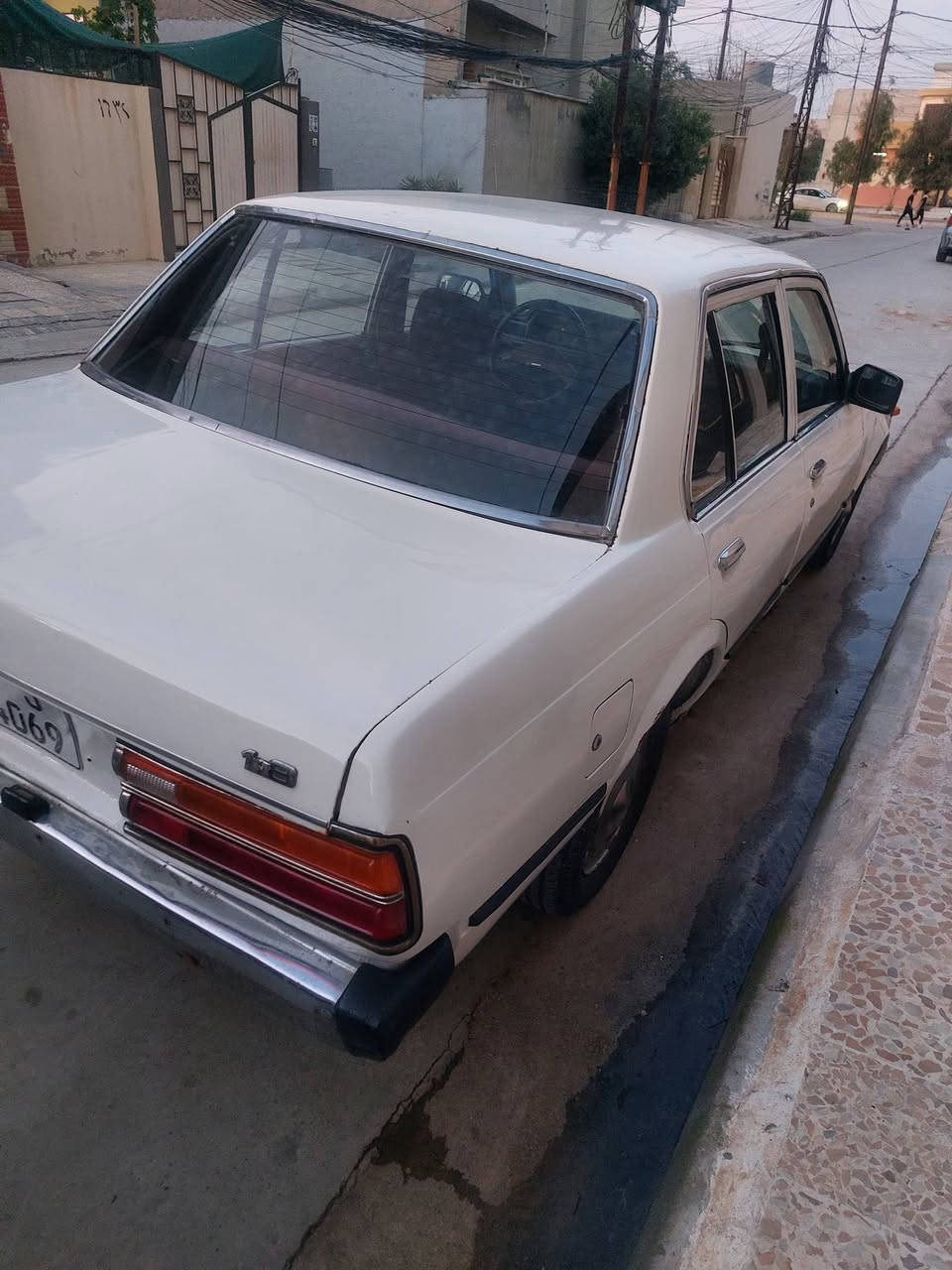 كرونه البيع موديل 79مصبوغه عام رقم انكليزي جديد شرط التحويل ولباقي كدام العين طخم تايت جديد دوشمه جديد سياره مال جناي السعر 27  تبريد شغال  امنقص  اشويه غاز رقم *********** او ***********
