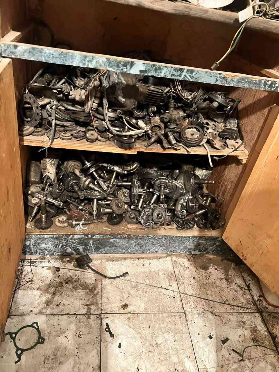 السلام عليكم ورحمة الله محل تصليح دراجات للبيع بي غراض تفصيخ فقط ماكو جديد بي غراض هواي سعر ٧٠٠ بي مجال مكانه حي اريدو شارع مستشفى المعوقين الاستداره الأولى للاتصال ***********
