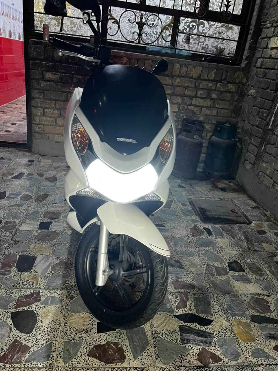 هوندا PCX • جيل أول • مكاتبة