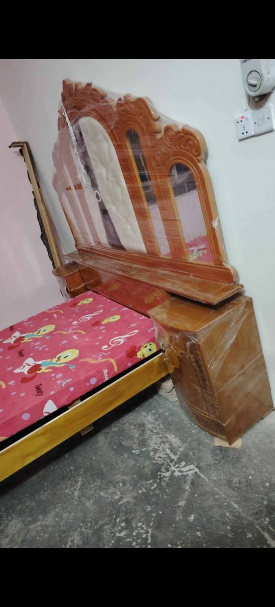 سلام عليكم خرفه خشاب للبيع جديده مامستخدمه قليل خت الجديده 6 ابواب صاج مكان بابل شارع 60 سعر تصل او خاص او واتساب *********** 👑
