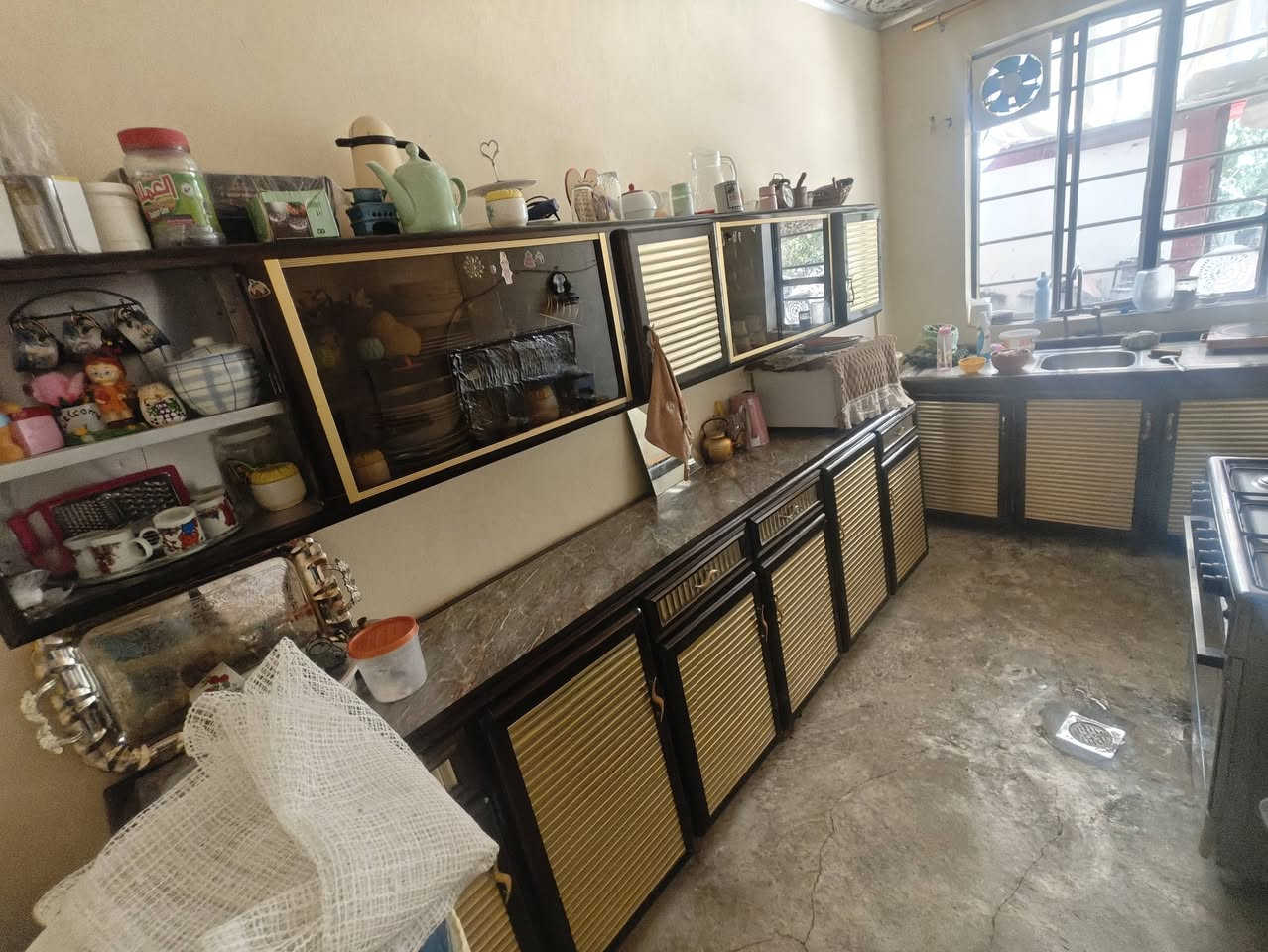 كاونتر فصال عراقي ثقيل 3قطع نضيف حيل بس باب مال ملحق ناقص موضح بصورة  سعرة 350الف مكاني قضاء تلكيف رقمي مامتواجد ع الفيس ***********بي واتساب

