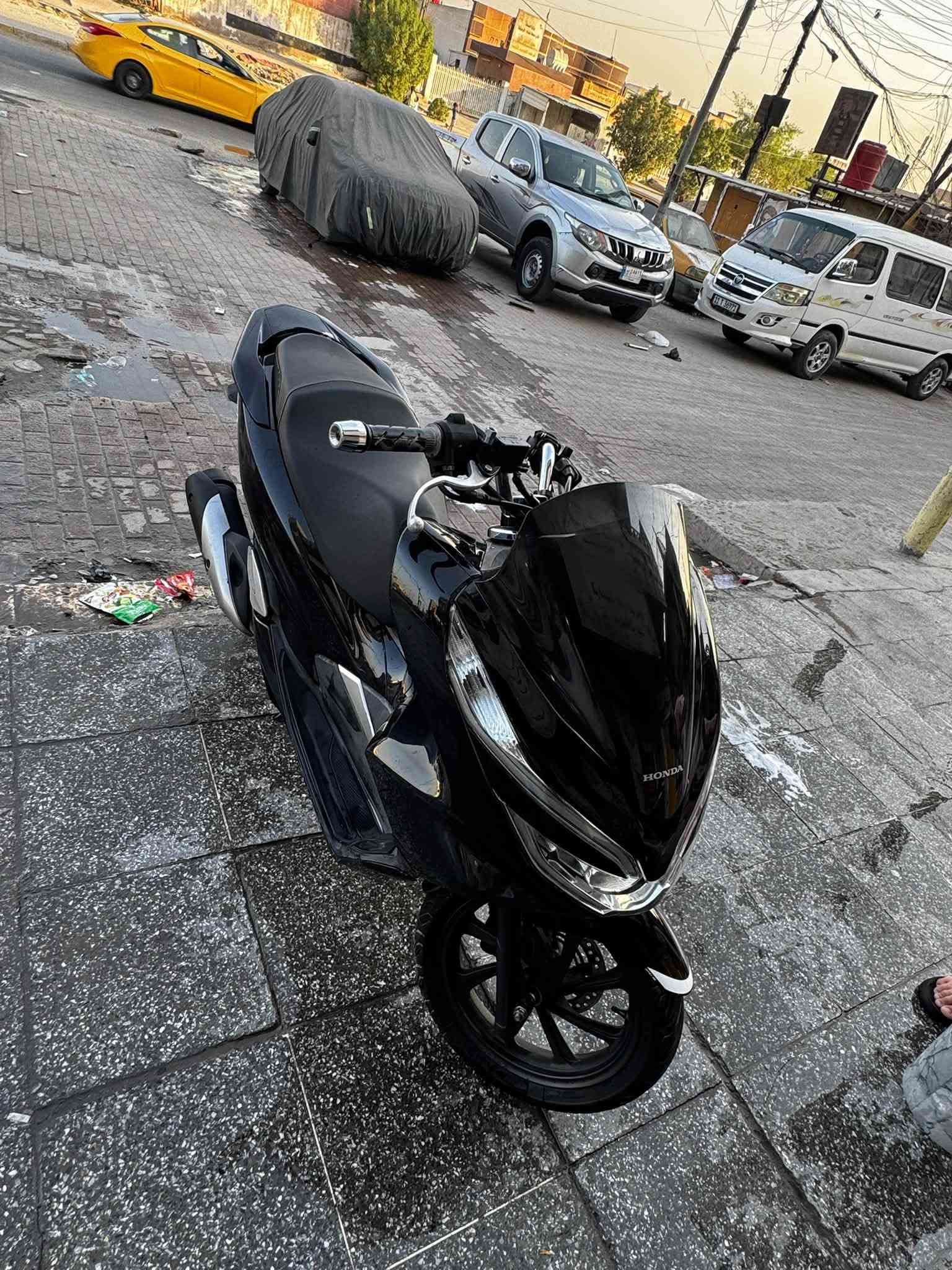 السلام عليكم
دراجه pcx جيل ال ثالث ياباني اصل JF موديل 2020

دراجه رمبه صارلها 3 اشهر مــن نازله شخط مابيها حساسات كلها شغاله آي نقص مابيها لونها ؏ حبري 

كفاله عامه مــن التاير لل التاير مكينه وكفر دراجه احلى مــن الصور مكينه خرسه بيها ورقه مال المزاد بصمه وحده 

ممشى الدراجه 6 الف حقيقي فقط دراجه ب الكارتونه السعر (21)$ بيها مجال بصيط كلش اذا مو شراي لتدخل 

مكاني بغداد مدينه الصدر  للتواصل متواجد واتساب واتصال فقط ***********📞📱.
