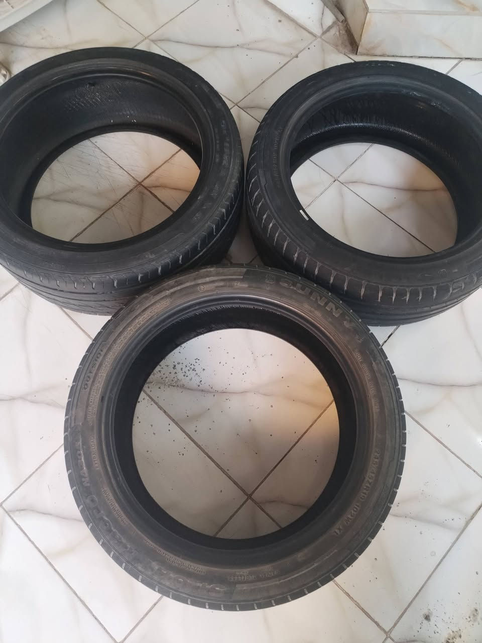 تايرات عدد 3 بحاله جيده حجم 19/45/245 السعر 50 وبيهن مجال حله ***********
