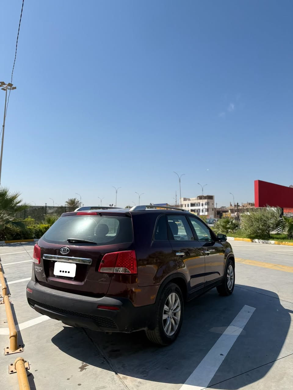 للبيع كيا سورنتو موديل 13 أمريكي 
حادث جاملغ خلفي فقط صبغ ثلاث قطع بجم كبس 

مواصفات عادية 
اربعة سلندر 2400GDi
 خمسة راكب 
قطعتين تبريد وباقي المواصفات معروفة 
كير مكينة مكفولات تبريد ثلج 🧊 تخم تاير جديد حدادية صدر جديد مابيها اي نقص رقم بغداد انكليزي بأسمي شرط التحويل السعر 133 أوبيها مجال للشراي مكاني ديالى بعقوبة للستفسار اتصال ع الرقم ***********
