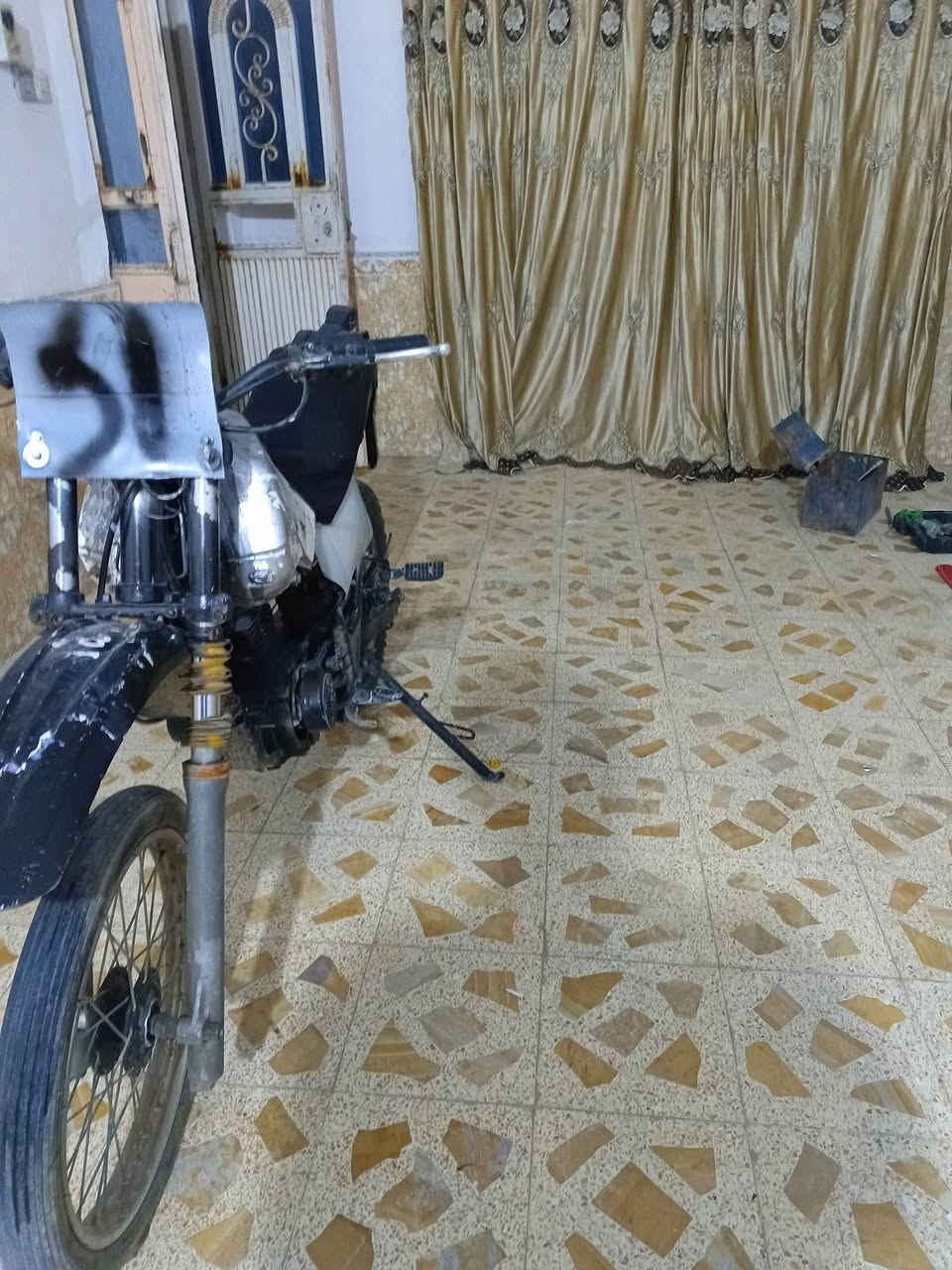 السلام عليكم دراجه قفاز للبيع ماكينه مال الدراجه ايرانيه السعر 200 بها مجال رقمي‏‪***********‬‏
