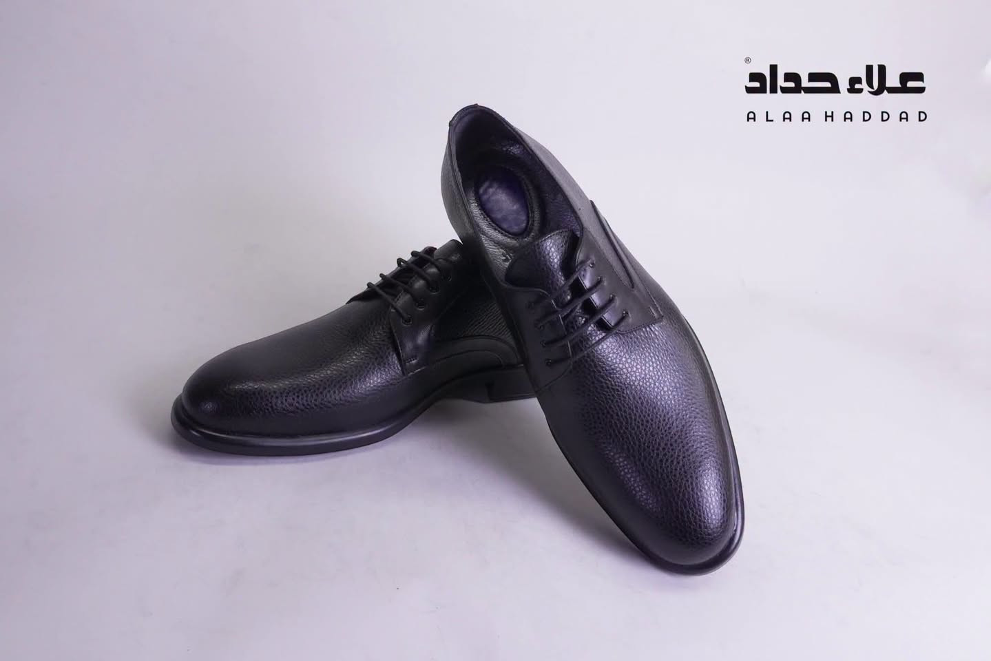 ⁨ ⁨ 🇮🇶   صنع في العراق 
 جلد طبيعي من داخل والخارج جلد طبيعي 
⭕ السعر 70,000 الف مع توصيل 
*********** :📞
📍:خانقين _ فلكة اسايش _ مجاور ماركت سناريا

نص مكتوب في الصور:
- علاء حداد
- ALAA HADDAD