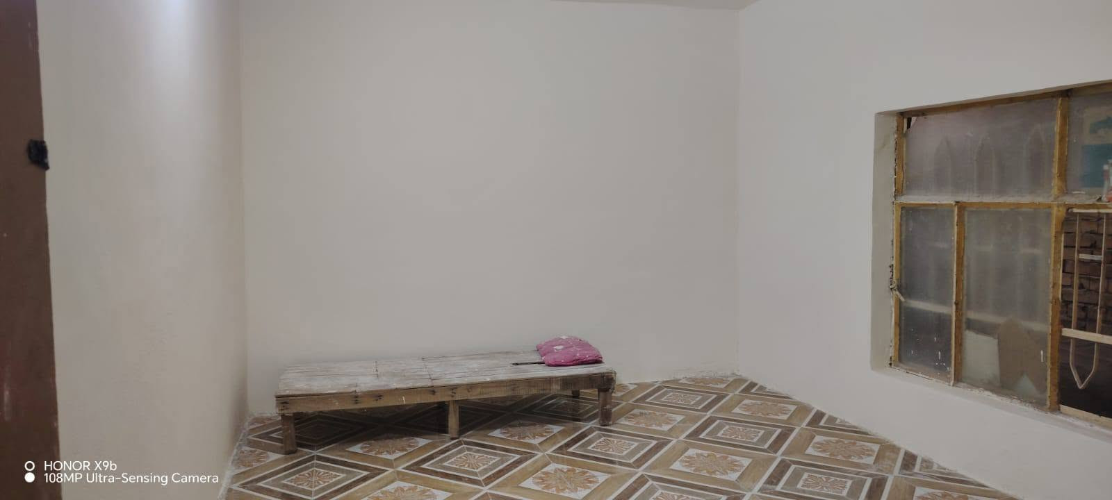 دار للاجار طابفين ٣نوم كلدو صاله مطبخ جاهز المساحه ٢٠٠م العنوان حي الاكرمين مقابل مدرسه علي جواد الطاهر إتصال ***********

نص مكتوب في الصور:
- O HONOR X9b
- 108MP Ultra-Sensing Camera
- HONOR X9b
- O HONOR X9b 108MP Ultra-Sensing Camera
- ● 108MP Ultra-Sensing Camera