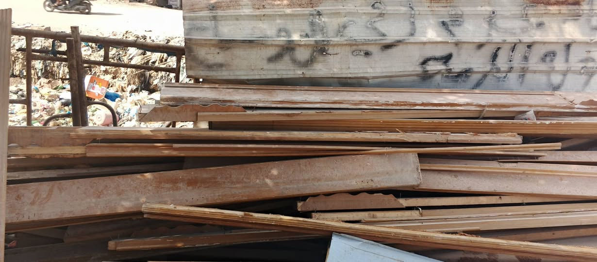 كربلاء 
سلام عليكم بيبان تفصال صاج نضيف  20باب مع جرجوبه لبيع لواحد ب200وبي مجال ول ياخذ قطعتين او 3اسهل ويا ‏ رقم ‪***********‬‏
