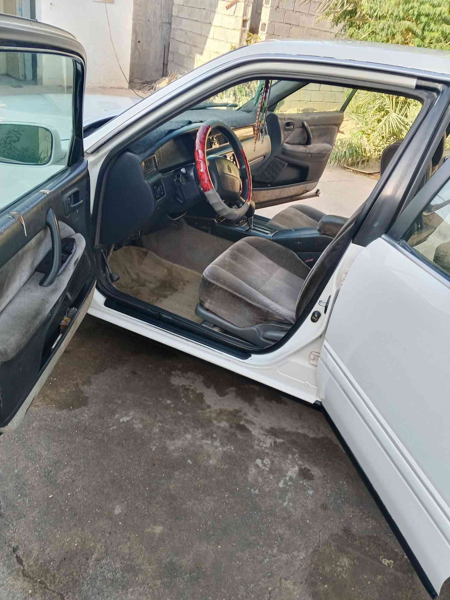 للبيع للبيع سياره نوع كراون راس الثور سياره حالتها جيده كيرها
جديد مكينتها تبخير بيها صدرها جديد دواخل السيارة 
نضيف سياره جاهز من كلشي عده المكينه 
تحويل مباشر كفاله من الكص ونقل جثه 
السعر 80$ وبيها مجال والاستفسار اكثر 
الاتصال على رقم 
***********
