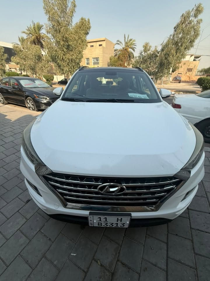 توسان 2019 للبيع قطعه صبغ فقط وباب بي شويه اكحيل باقي مكفوله بسمي حولت رقم وسنويه جديده من زيرو عندي سياره 
موصفات للاخير جلد بصمه بنورما كرسي كهرباء خليجي معروف ومكينه دوش 2000 مرغوب سياره خير من الله 
***********
