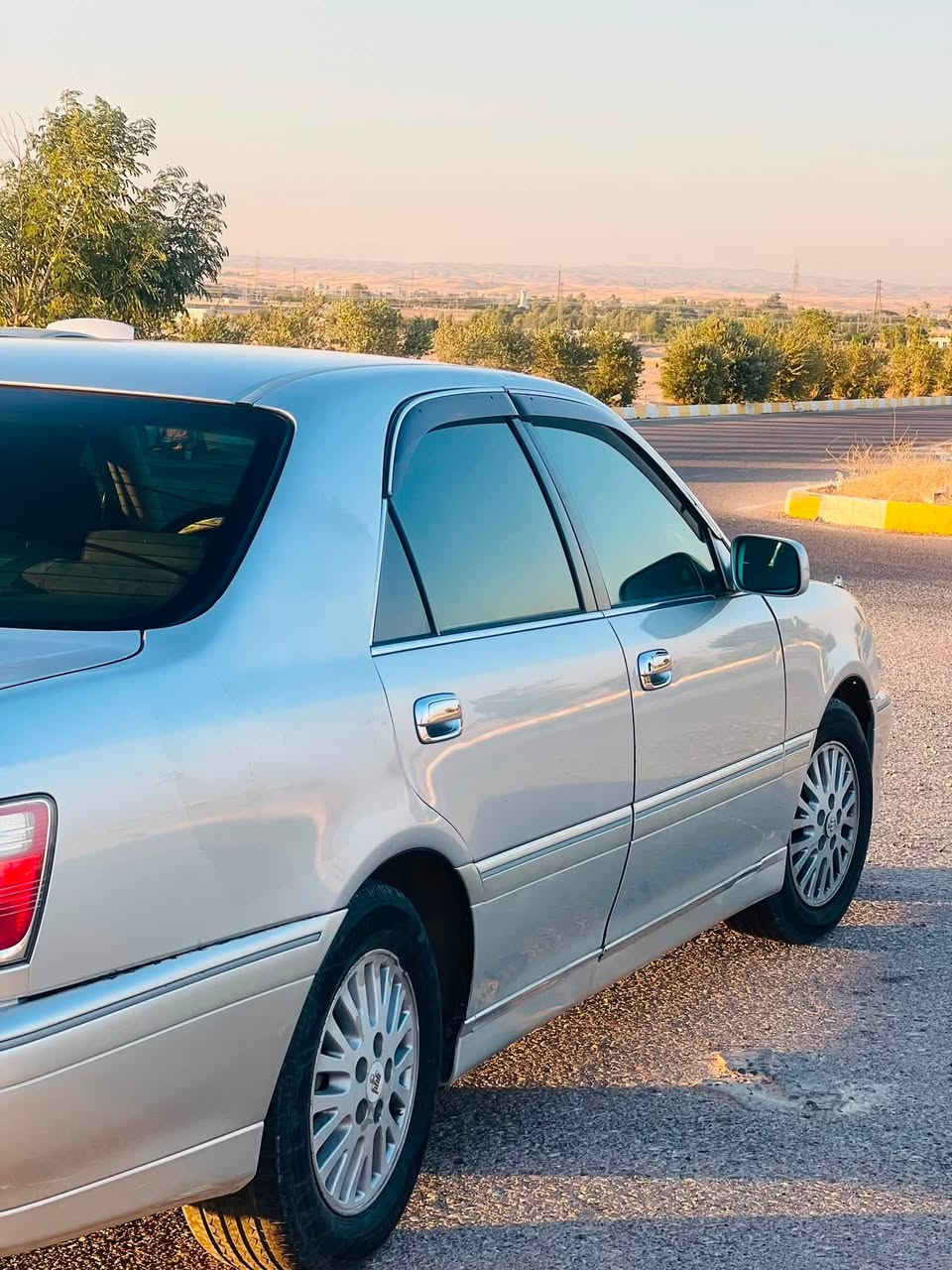 مەلیکە ی پاکەتی
براوە
ناو زەرد بێ عەیب
بێ بۆیاخ تەنها شوێن موسەکانی بۆیاخە
چرکەو گەڵایە ببرە 
٤تایەو ویلی لۆک لۆک 
لێدراویو قرچو مالی دزێنیو شانسی کۆسرە بە شەرت
گێرو مەکینە بە شەرت 
موشتەری نیت سەرمان مەیەرە ژان 
***********
