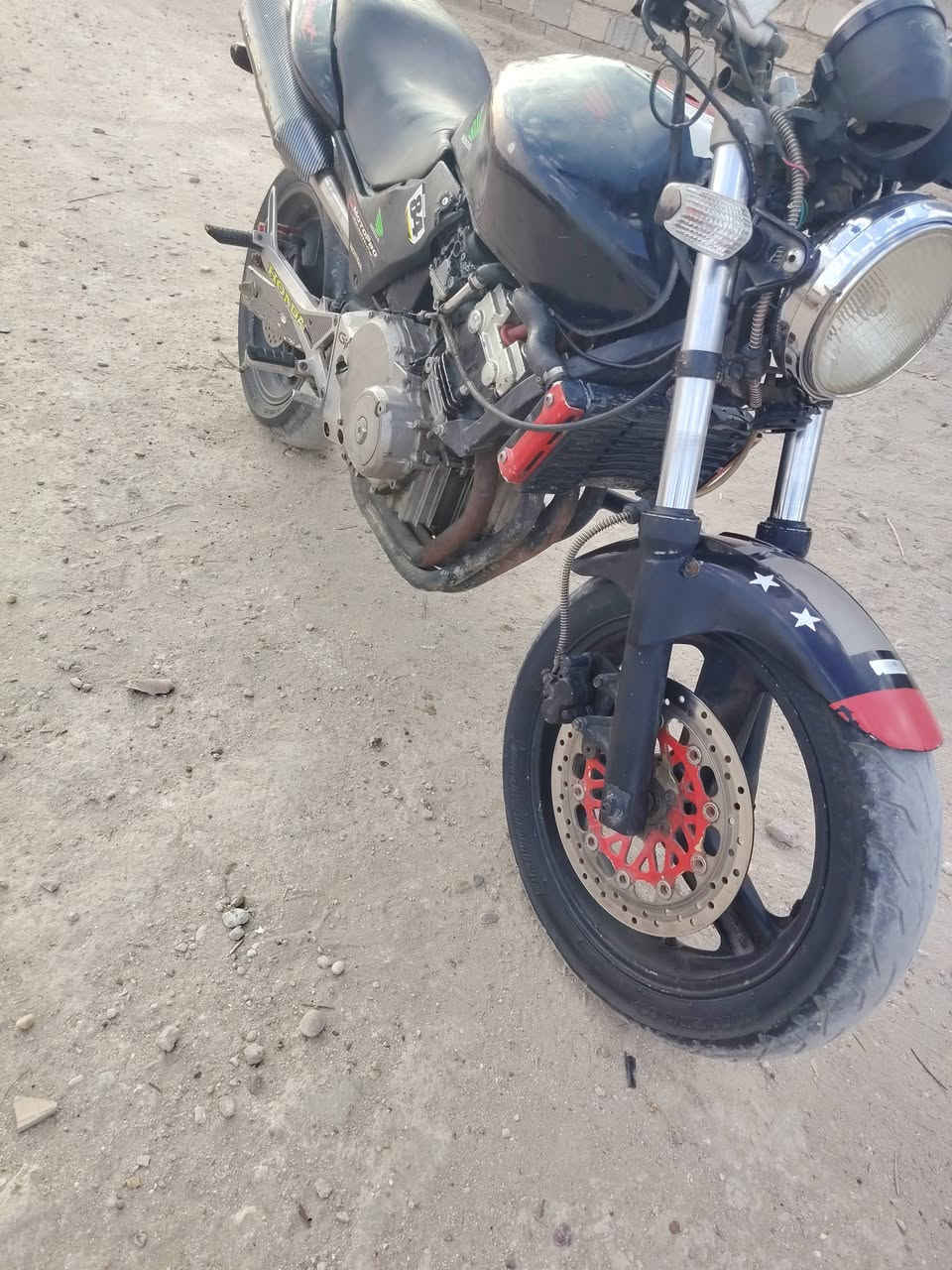 هورنت ربع لبيع
دراجه شغاله نكره بس فاره يطق 
شغله تمشي عادي بس بيه صوت
ابيع كوم حديد
سعر 900 وبيه مجال غليل 
رقم ***********
مكاني لانبار الكرمه
