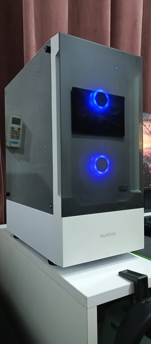السلام عليكم

المواصفات 👇🏻
▫️ CPU: INTEL® CORE™ I5-10400F | 6C / 12T
▫️ M.B: ASUS® PRIME H510M-A | WIFI | M.2
▫️ GPU: ASUS® TUF GTX™ 1660 TI | 2 FANS
▫️ RAM: 16GB | 2X8GB | DDR4
▫️ PSU: 650W | FULL MODULAR
▫️ STORAGE: 256GB M.2 NVMe™  | 1TB HDD
▫️ CASE: GAMDIAS™ TALOS E3 WHITE | RGB FANS

📝 البورد يحتوي على (WIFI + BLUETOOTH)
📝 الباور سبلاي FULL MODULAR (تركب كيبلات حسب حاجتك )

▪ السعر: 650,000 دينار
▪ مكاني: بغداد - الأعظمية
▪ التوصيل: بغداد (5 آلاف) | المحافظات (6 آلاف)
▪ رقمي: ***********
