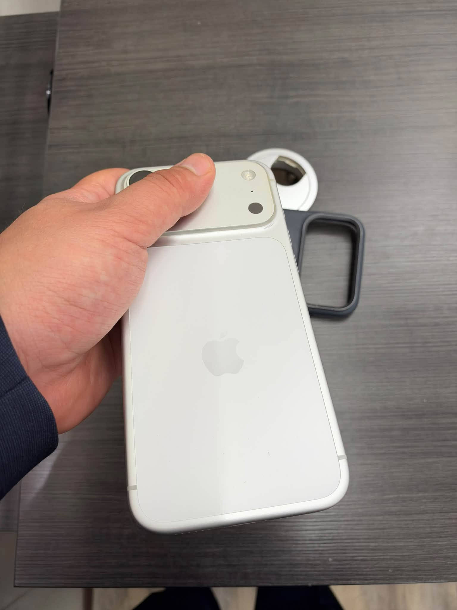فوووول نظافة استعمل شخصي
17 Pro max 256 
بطارية 
91

***********
واتساب

نص مكتوب في الصور:
- حالة البطارية
- عادية
- تعمل بطارية Phor هذه على النحو المتوقع. حول البطارية والضمان...
- الحد الأقصى للقدرة
- ۹۱٪
- هذا قياس لقدرة البطارية مقارنة بقدرتها عندما كانت جديدة. قد تتسبب
- القدرة المنخفضة بتقليل ساعات الاستخدام بين عملية الشحن والأخرى.
- عدد الدورات
- ٥١٣
- هو عدد مرات استهلاك iPhone لقدرة البطارية. معرفة المزيد...
- تاريخ التصنيع
- آب ٢٠٢٥
- أول استخدام
- تشرين الأول ٢٠٢٥