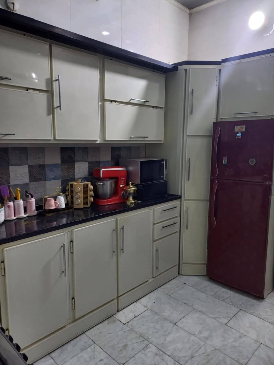 🏠 / دار للبيع مساحة 100 م    (طابو صرف)واجهه 7.75 نزال 13  شبه مربع             
🧱 الدار ((ركن)) متكون من طابقين بناء ٢٠٢٢                 
الطابق الاول/ استقبال + هول +مطبخ+ غرفة نوم +مجمع صحيات.
الطابق الثاني /(2) غرف نوم   مجمع صحيات.بيتونه  
🌎 الموقع /  حي المحاربين ..شارع مطعم الامراء (( ركن  ))  موقع مميز  
للأستفسار اكثر  مراجعة 
#مكتب_الحسيني_للعقار_ بداية شارع الحسينية من اتجاه شارع 60 مقابل اسواق سيد ماركت ثالث بنايه على اليسار او الاتصال 
 *********** واتس+اتصال
***********
