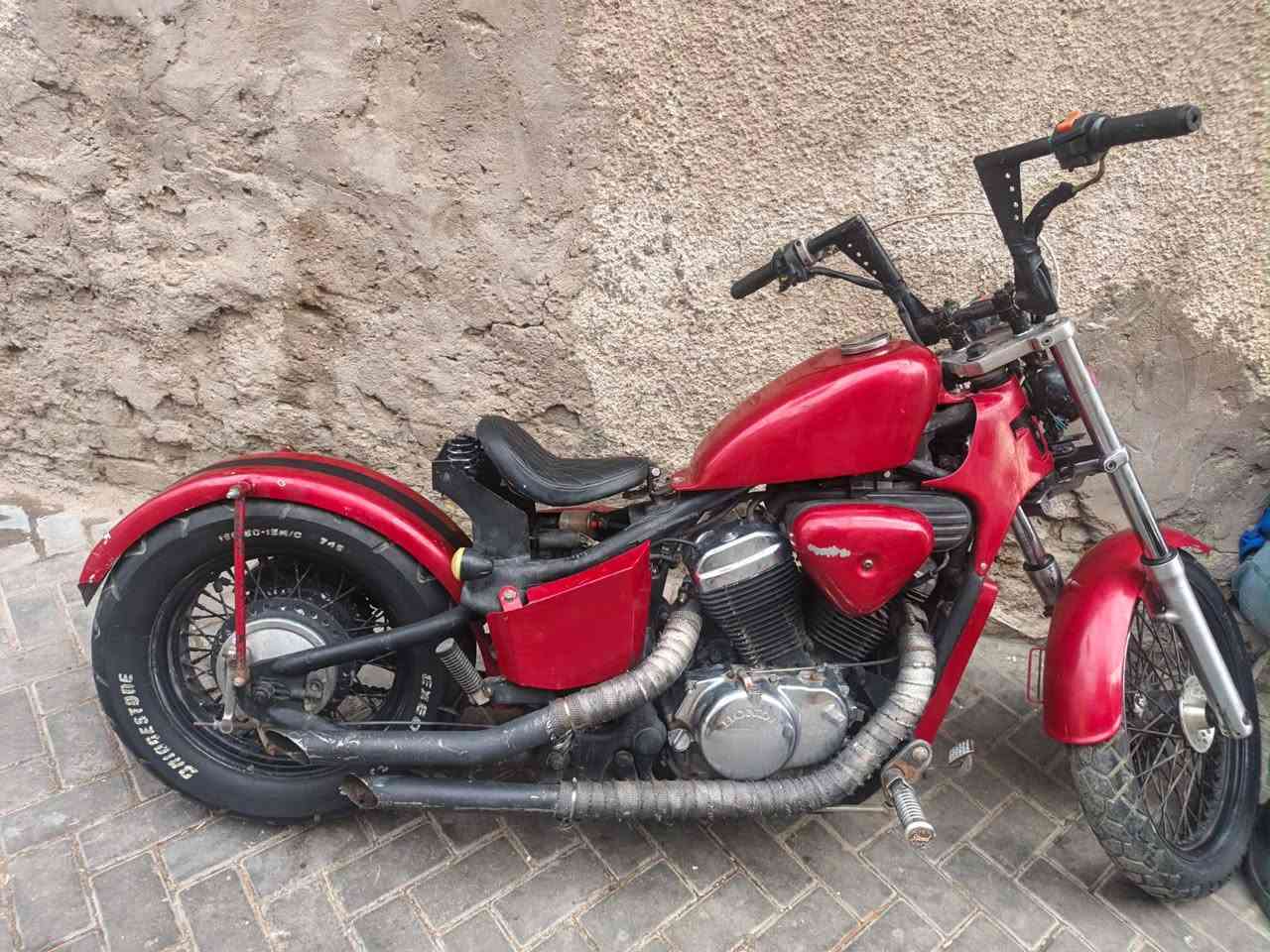 السلام عليكم  اخي العزيز.   دراجه هارلي ستد ببر 400 مديل 2001   دراجه كلش حلوه ونصبته مخيفه بل شارع.         دراجه كهربايت شغاله مم لايتات وشاير خلفيه دراجه عوزه اشوه ترتيب اوني امنت تعبان بيه قبل فتره ادامه مسويله (وراق فقط بيع وشره ) ملاحضه اسعر 1225 بيه مجال فقط الشراي *********** الواتساب حاب ينتصل (مكاني بغداد)

