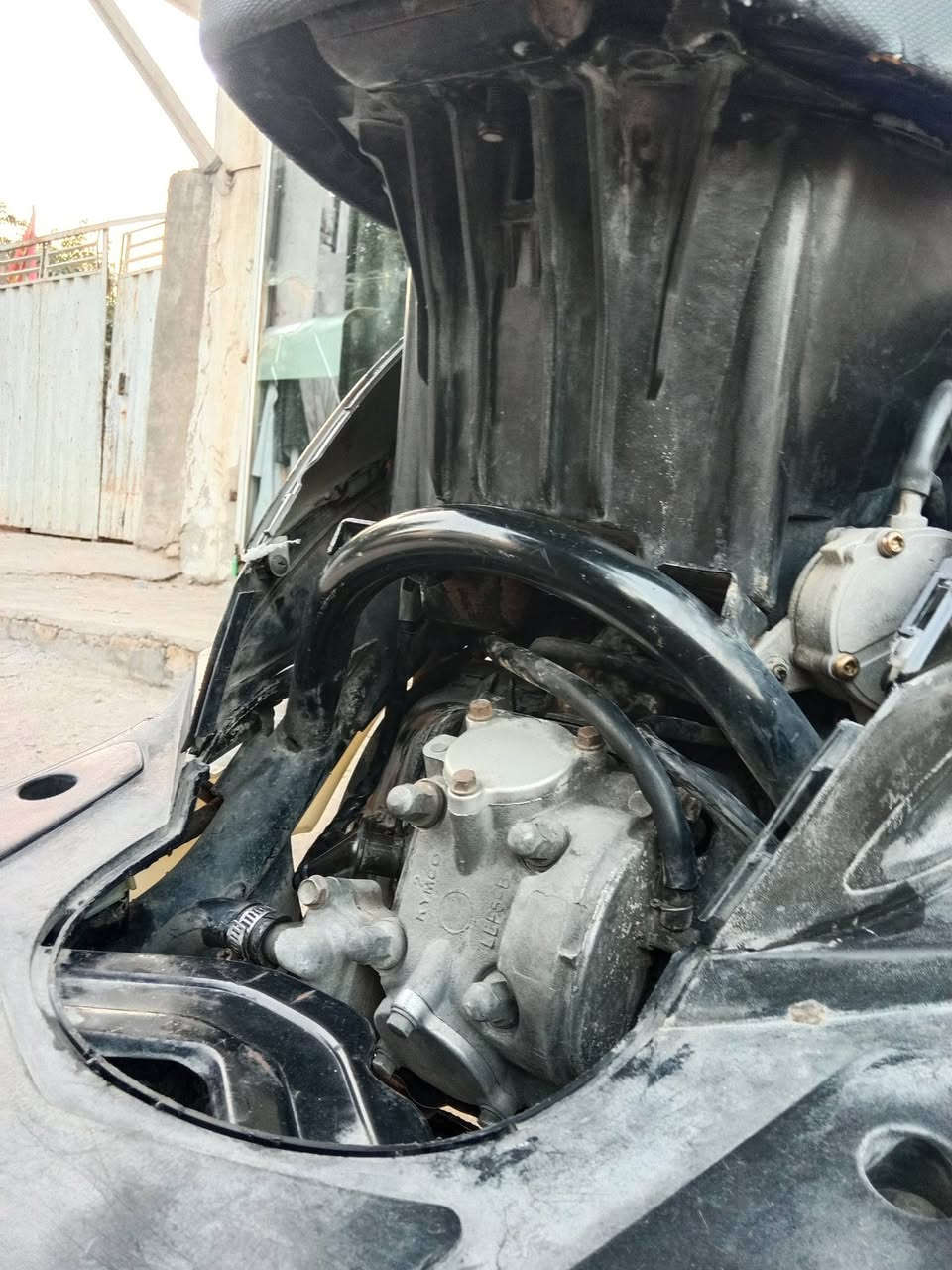سلام عليكم شباب دراجه كامكو جي4 نضيفه كلش كله بلاديه ما عده الكفرات مبدلات والبلاديات موجودة اشاير بكلايت عالي ناصي سلف هورن كله شغال ومكينه بلاديه السعر ب550وبيه مجال *********** مكاني نجف ابو صخير
