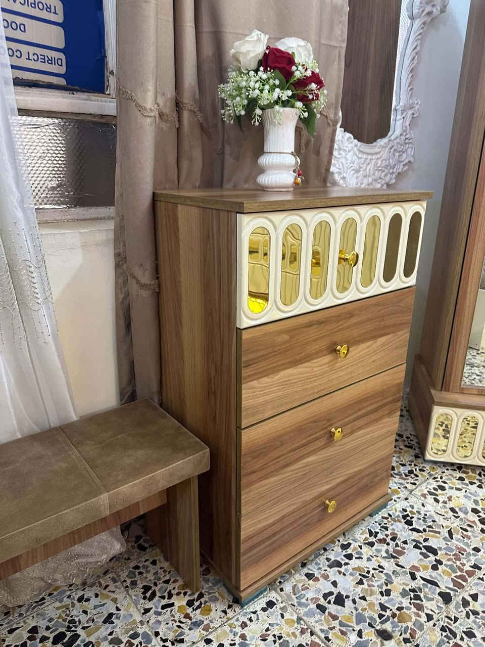 سلام عليكم غرفه تركيه للبيع ٩قطع نظافتها ١٠٠خشبها حراري المكان بغداد اتصال عل رقم ***********
