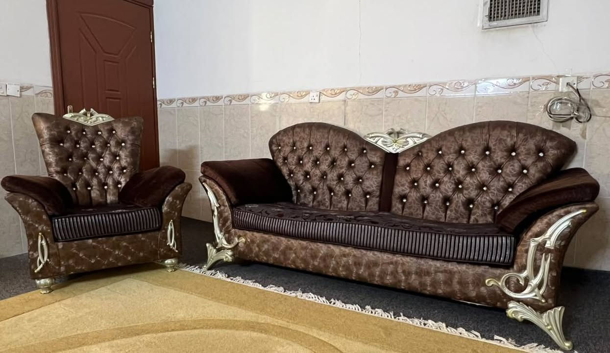 تاخم قەنەفە بۆ فڕۆشتن
تورکی
10 نەفەری
ئیسفەنجی هەر وەکوو خۆی ماون
 بەبێ بوونی دڕان
نرخ 150 هەزار 
***********
هەولێر
