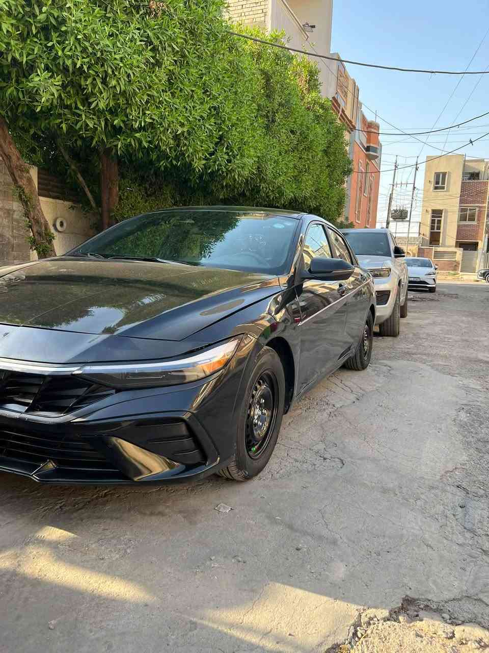 اقره المنشور زين ياله تخابرني
النترا موديل ٢٠٢٥ دخول جديد 

رقمتها ع ايدي 

ماشيه ٧ اللاف 

كم قطعه بيها ضرر بس مصبوغة عام السيارة 

صور الحادث موجودات منزلهن السياره بدون شاصي

تايرات جديده قبل يومين والويل جديد كوري 

السياره مدوشمة ارضيات وجنطة 

دهن البارحة بدلته 

مي راديتر البارحة بدلته وغسلت الراديترات 

السيارة فول مواصفات بدون فتحة 

مكاني بغداد 
السعر ١٢٨ وبيها مجال 

***********

نص مكتوب في الصور:
- ٤:٠٨ LTE ٣٨ bid.cars تم العربية الإنجليزية 9 / 12 ACCESSORY Vehicle will be turned Off to save the battery 5893mi 2
- ٣٨ LTE ٠٠:٣ bid.cars ٧ / ١٢ 1:1 تم الإنجليزية العربية ٢