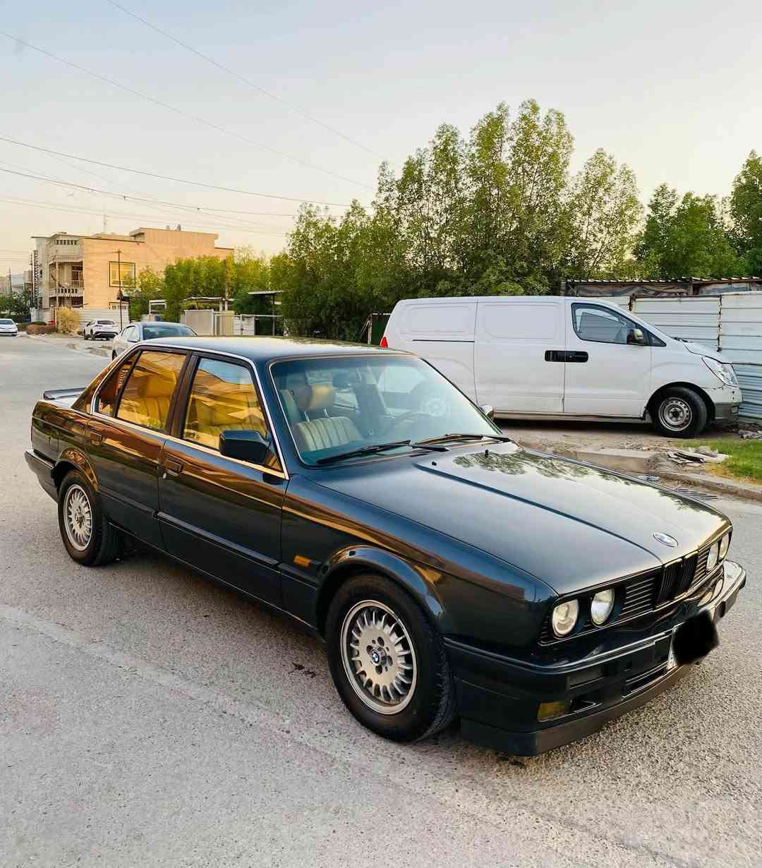 السلام عليكم 
للبيع 325i اصل بلادية وارد يابان اصل كير اوتو اصل 
رقم بغداد انكليزي تحويل مباشر
بدون حادث بدون قطرة خياس ABS شغال 
اول صبغة الها الصالنصه جديدة حجر بيئة موجود
كهربائيات كلها بلاديه وشغالة 
صدر امامي وخلفي جديد اصلي 
تبريد منظومة كلها جديدة شغال 
مكينه و كير خير من الله جدد
تخم ويل وتايرات وباتري جدد 
غرفتها جديدة بلادية 
اخوان السيارة جديدة وبلادية ومناقصها شي 
العنوان : بغداد السيدية 
السعر : 58 ورقة وبيها مجال رجاءاً متتقارن بل مهجومات والجناي يعرف شقصد 
***********
