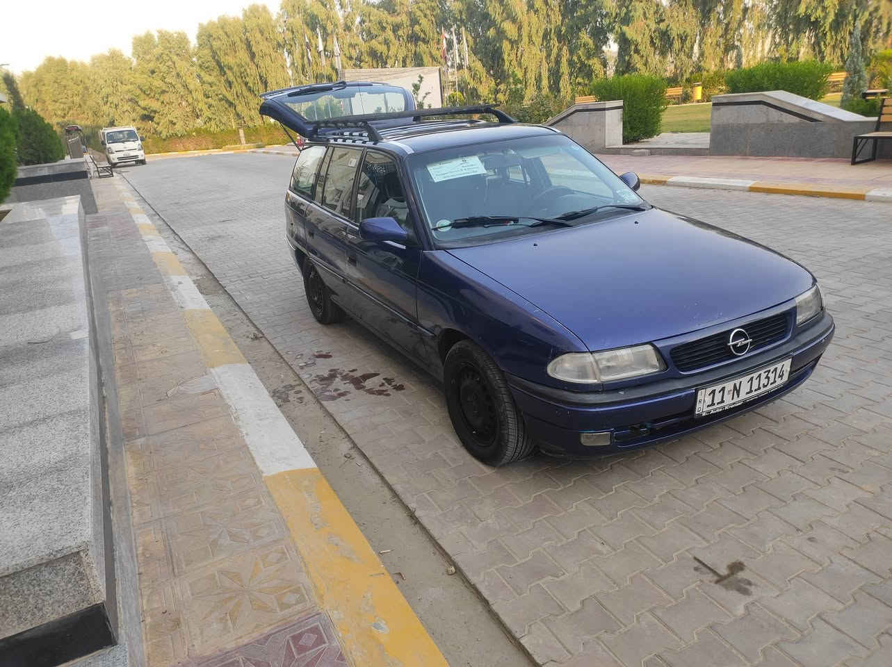 موديل ٩٥
محرك حجم ٢٠
كير توماتيك  تبريد
سياره مطوزه جماليه
جامات كهرب
شرعيها بالأيمن شرط التحويل 
العنوان جانب الأيمن حي الرساله 
رقم صاحب السياره 
***********
***********
