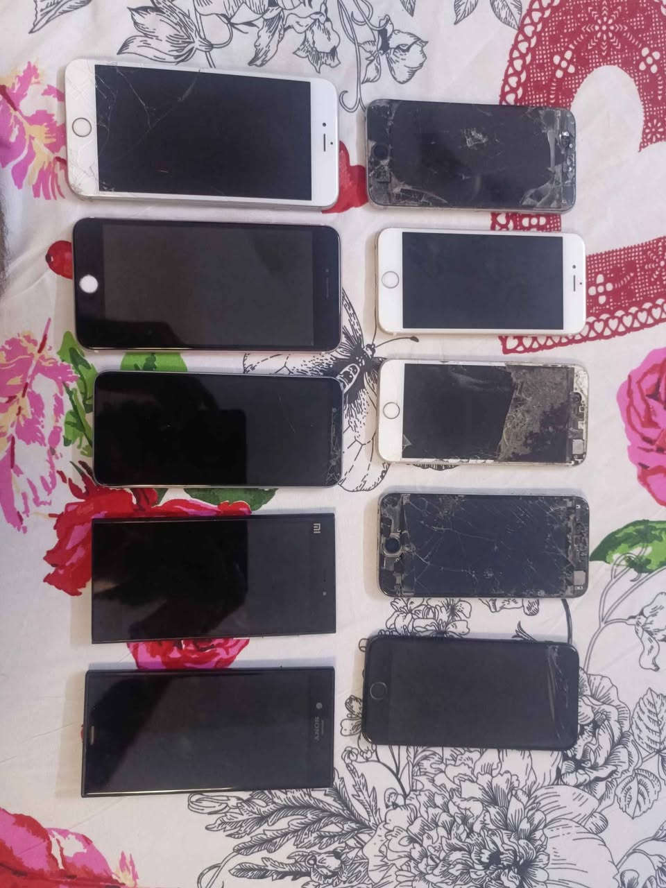 ايفون 6s بلس • شاشه نضيفه • يحتاج بطاريه
