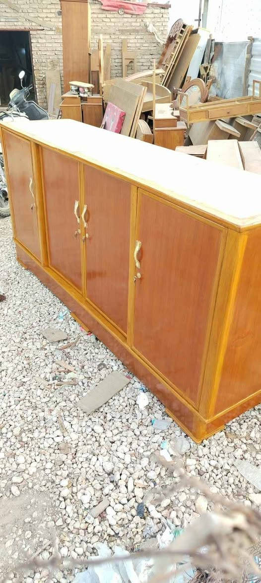 بوفيه • ٤ أبواب • مجددة بالكامل