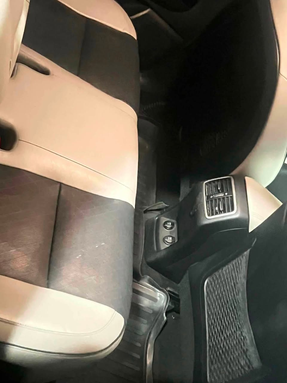 للبيع سبورتج امريكي نضيفة جداً
موديل 2018 لون اسود البدي

مثل ما موضح بالصور بالحقيقة

احلى والكامرة مو مثل الحقيقة
مواصفات EX فول عدا بنوراما

حادثها تكحيل فقط يعني تعتبر

بدون حادث  مكفولة من الصبغ محركها 2400

ماشية 81 ميل موجودة بغداد جميلة او بالعامرية

السعر 15.200$

***********
