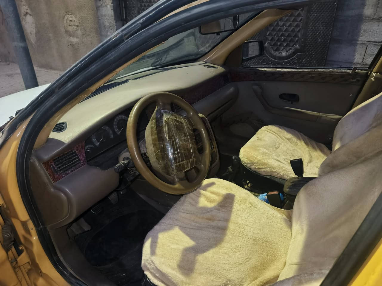 السلام عليكم سمند للبيع جير محرك شرط سنويه ساقطه ب 22 والشرايه يتصل السياره بها خربطه شويه السعر 10 ابيع كوم حديد اوراق***********
