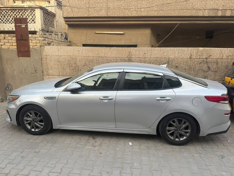 اوبتما ٢٠١٩ للبيع
امريكي طابه كلين بدون حادث
 بس بيه ضربة فوك البكلايت مثل ماموضحه بلصورة
وبيه شخوط السيارة سويج 
مكينة 2400 
رقم شمالي اربيل 
ماشية ٩٤ 
السعر 135 
*********** بغداد الحريه
