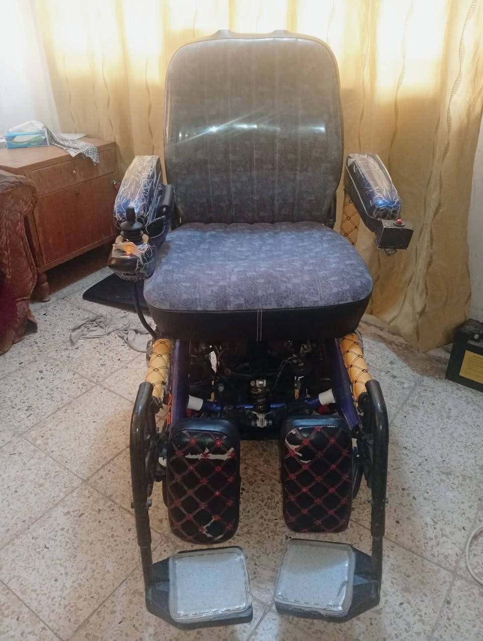 السلام عليكم 
عربانه عل شحن تركيه للبيع السعر 550 وبيه مجال العنوان بغداد 
***********
